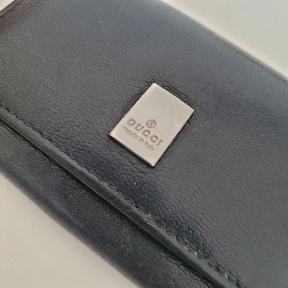 Gucci Black Pebbled Leather 6-Ring Key Case Wallet Silver Logo Plaque Italy